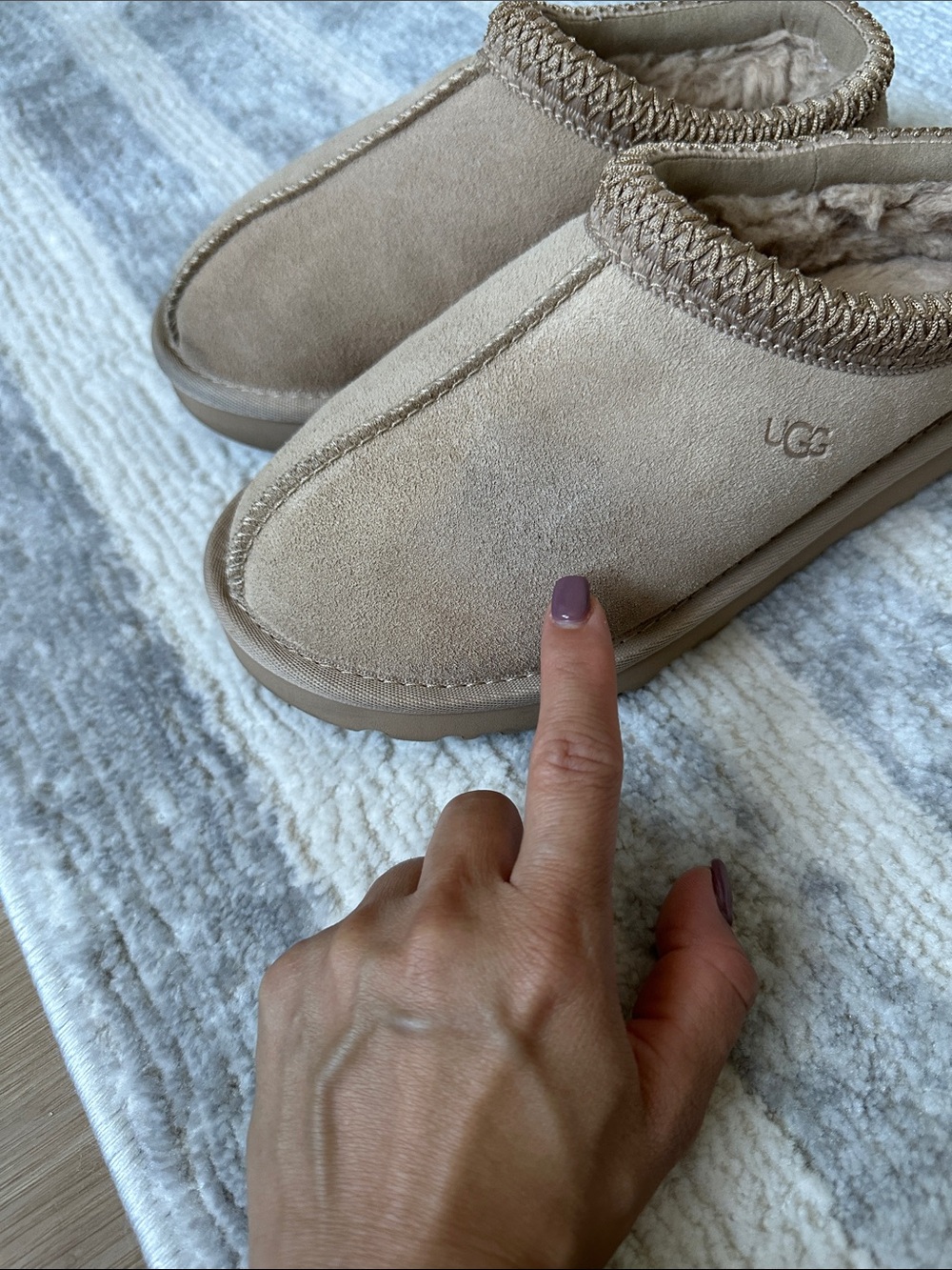 Ugg - Picture 5 of 10